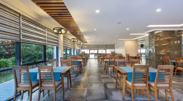 White City Beach Hotel