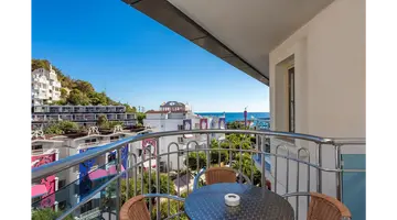 WHITE CITY BEACH HOTEL