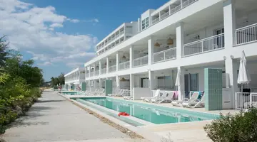WHITE LAGOON