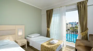 WHITE LILYUM HOTEL