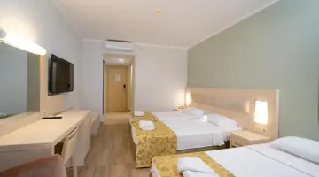 WHITE LILYUM HOTEL
