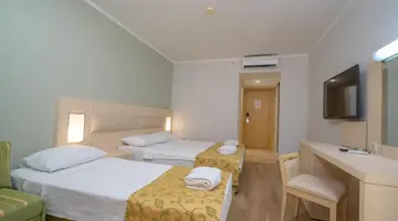 WHITE LILYUM HOTEL