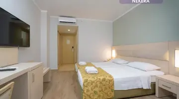 WHITE LILYUM HOTEL