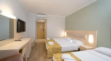 WHITE LILYUM HOTEL