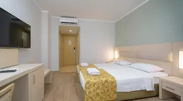 WHITE LILYUM HOTEL