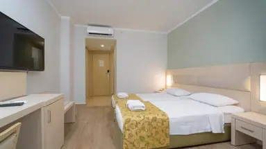 WHITE LILYUM HOTEL