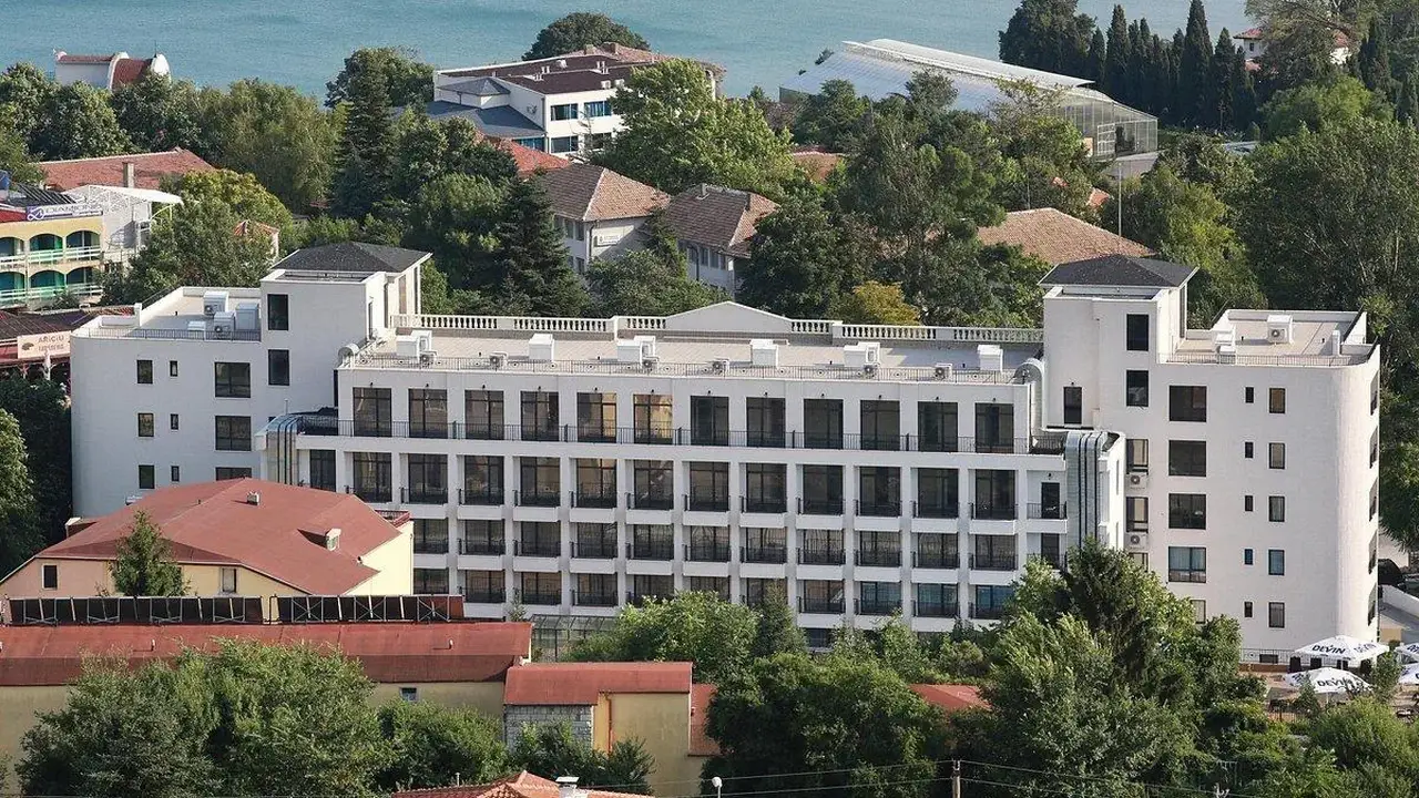 WHITE ROCK CASTLE