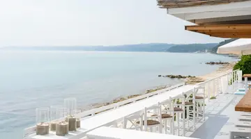WHITE SUITES BOUTIQUE HOTEL