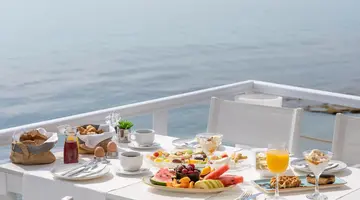 WHITE SUITES BOUTIQUE HOTEL