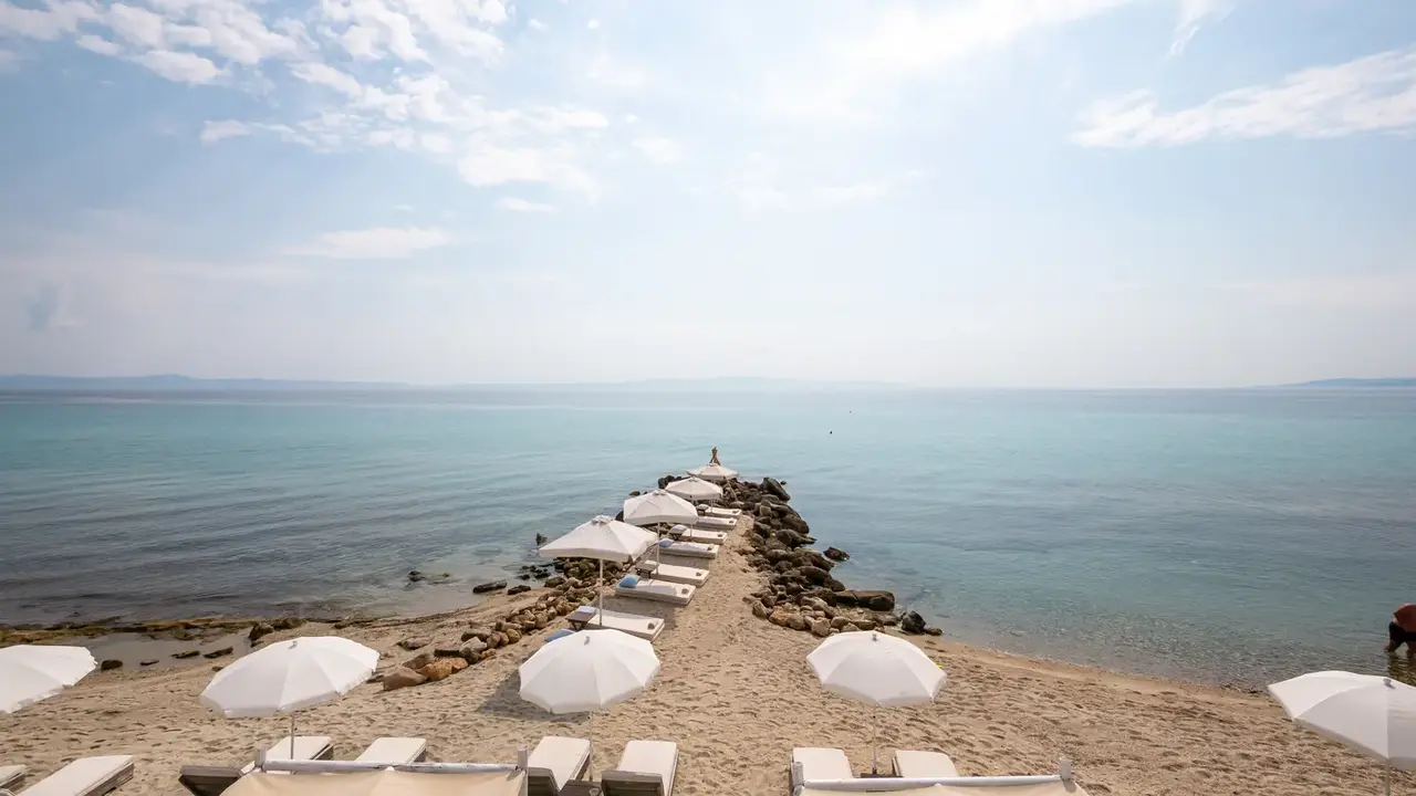 WHITE SUITES BOUTIQUE HOTEL