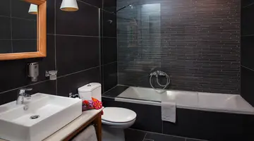 WHITE SUITES BOUTIQUE HOTEL