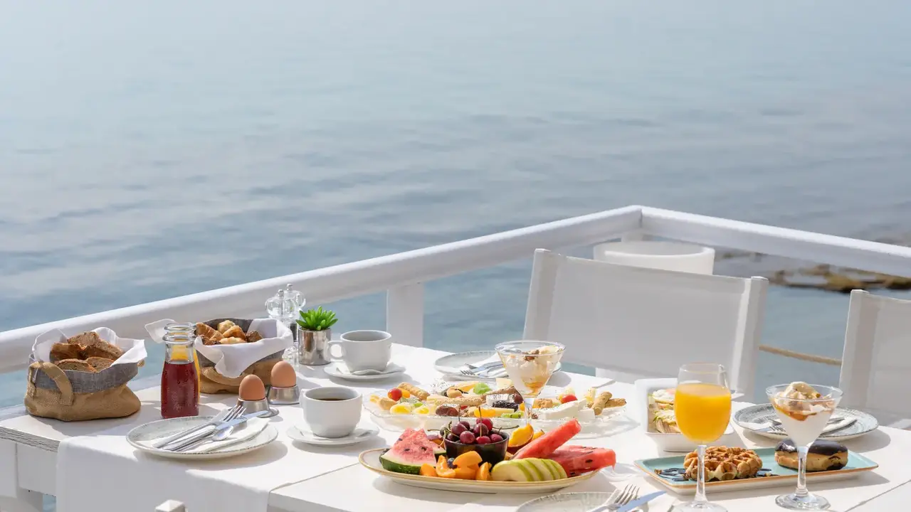 WHITE SUITES BOUTIQUE HOTEL
