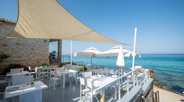 WHITE SUITES BOUTIQUE HOTEL