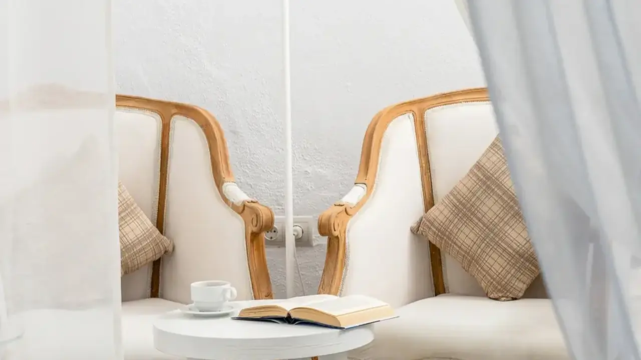 WHITE SUITES BOUTIQUE HOTEL