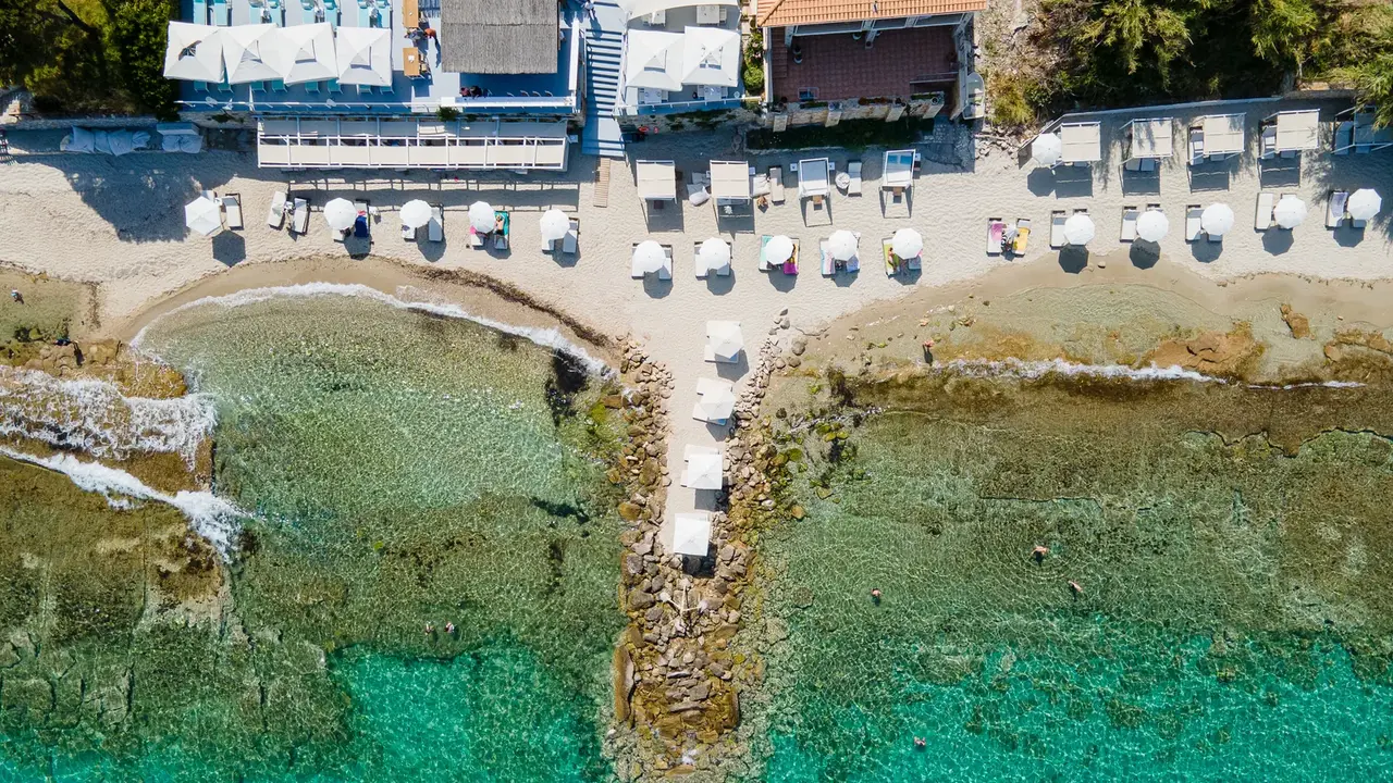 WHITE SUITES BOUTIQUE HOTEL