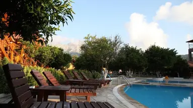 Wood Line Hotel