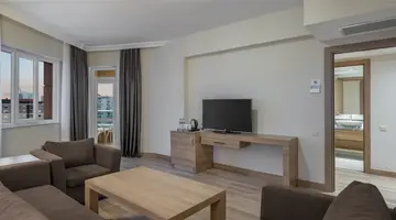 WYNDHAM GARDEN LARA