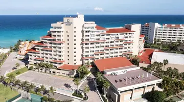 Wyndham Grand Cancun All-Inclusive Resort & Villas
