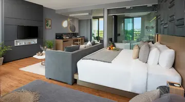 WYNDHAM GRAND NAI HARN BEACH PHUKET (EX.WYNDHAM NAI HARN BEACH PHUKET)