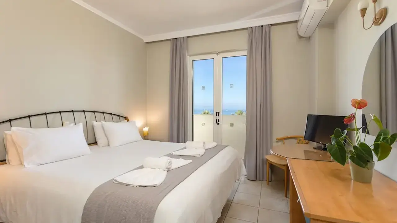 Xenos Kamara Beach