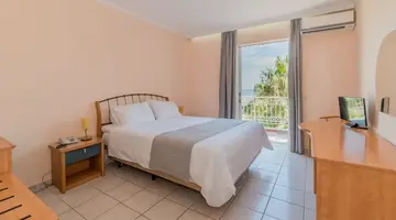 Xenos Kamara Beach