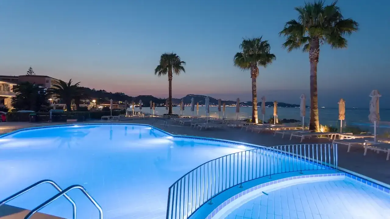 Xenos Kamara Beach