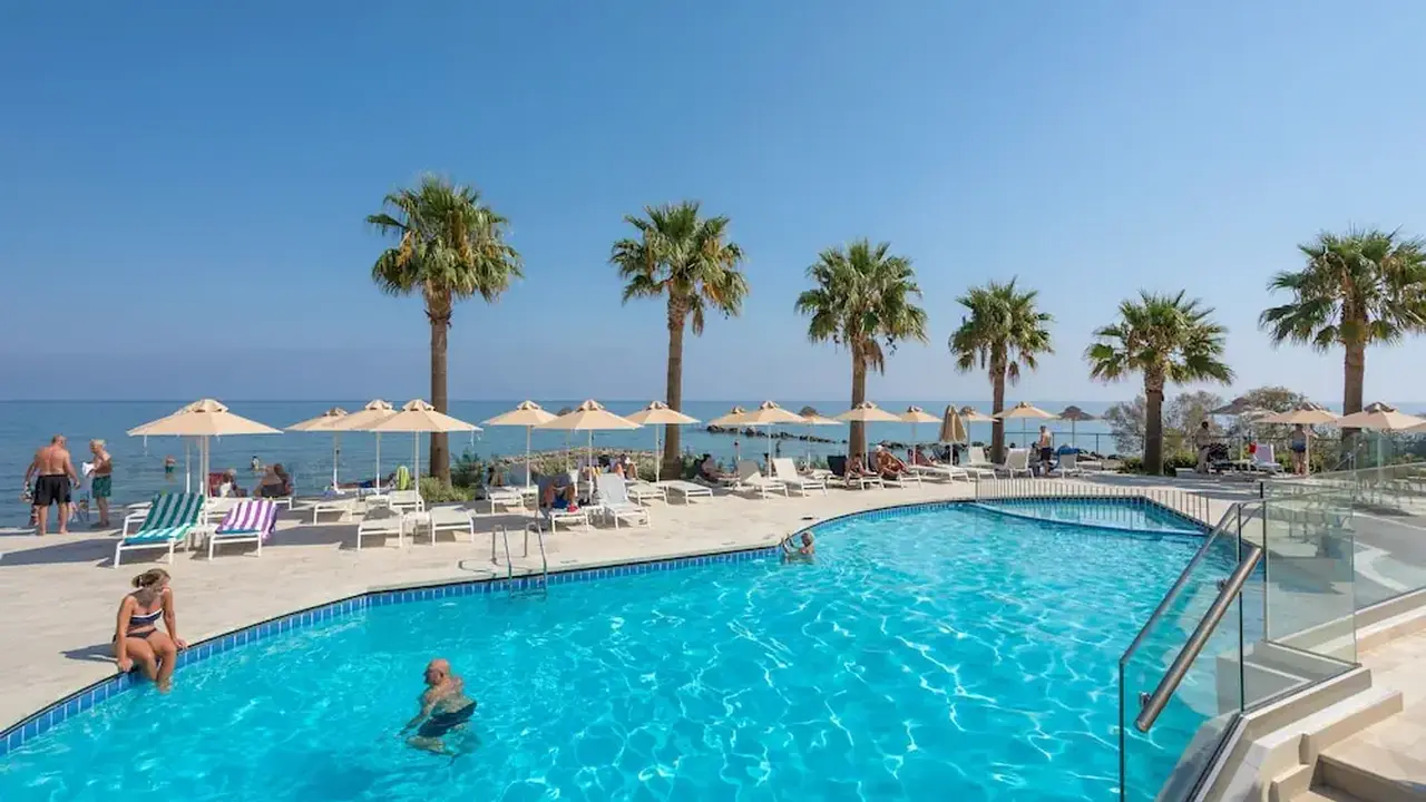 Xenos Kamara Beach