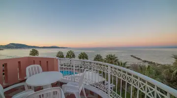 Xenos Kamara Beach
