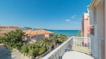 Xenos Kamara Beach