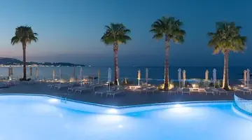 Xenos Kamara Beach