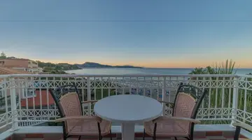 Xenos Kamara Beach