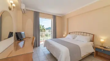 Xenos Kamara Beach