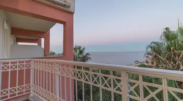 Xenos Kamara Beach