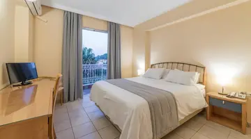 Xenos Kamara Beach