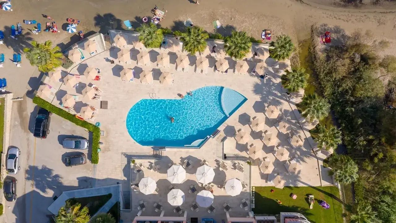 Xenos Kamara Beach