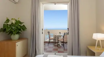 Xenos Kamara Beach