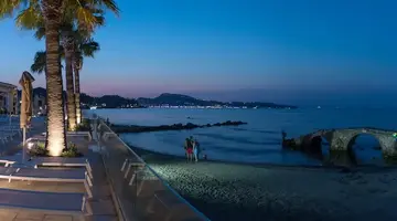 Xenos Kamara Beach