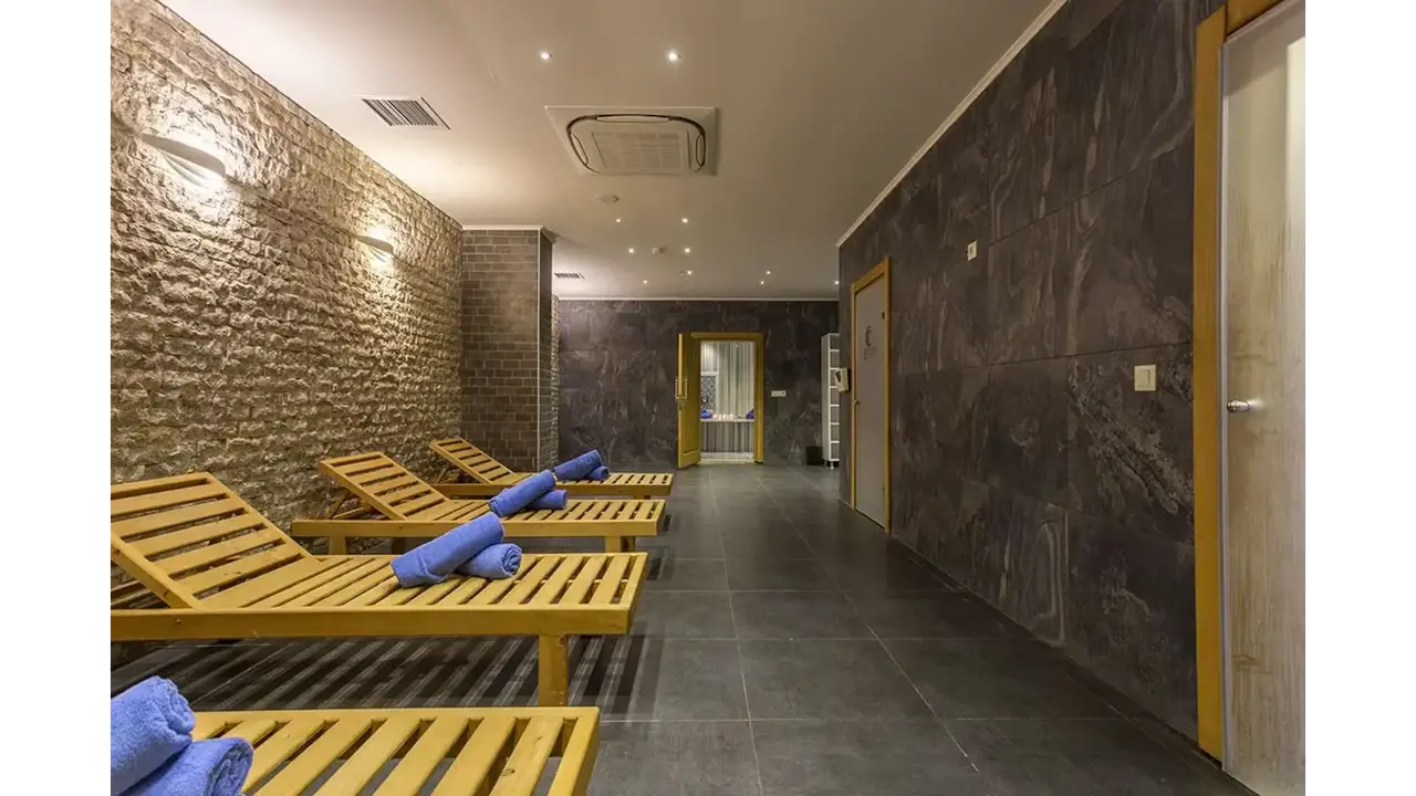 XORIA DELUXE HOTEL