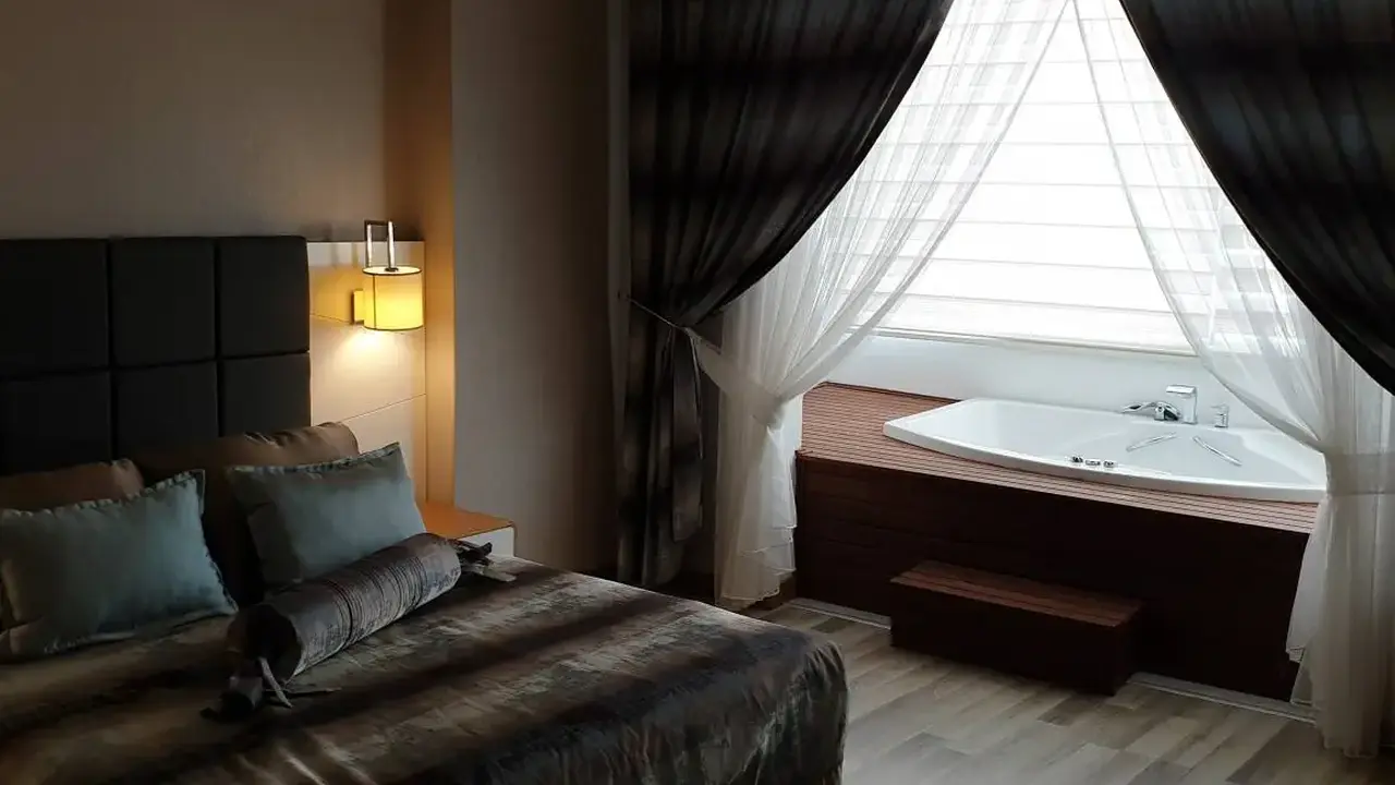 XORIA DELUXE HOTEL