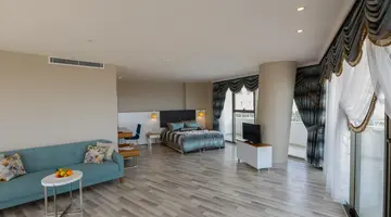 Xoria Deluxe Hotel