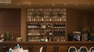 Yakinthos Hotel
