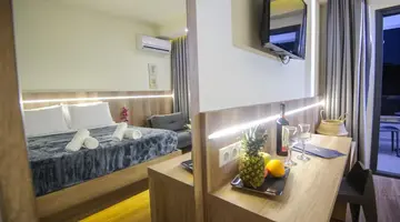 Yakinthos Hotel