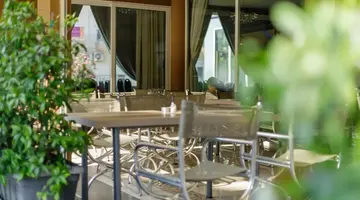 Yakinthos Hotel