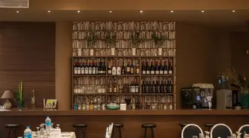 Yakinthos Hotel