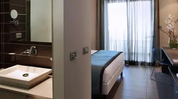 YES Hotel Touring