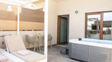 YIANNA CARAVEL HOTEL