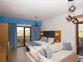 YIANNA CARAVEL HOTEL