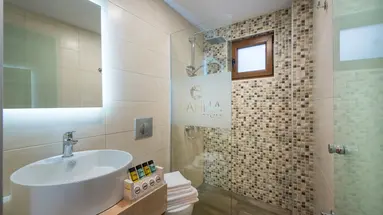 YIANNA CARAVEL HOTEL