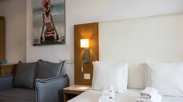 YIANNA CARAVEL HOTEL