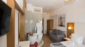 YIANNA CARAVEL HOTEL